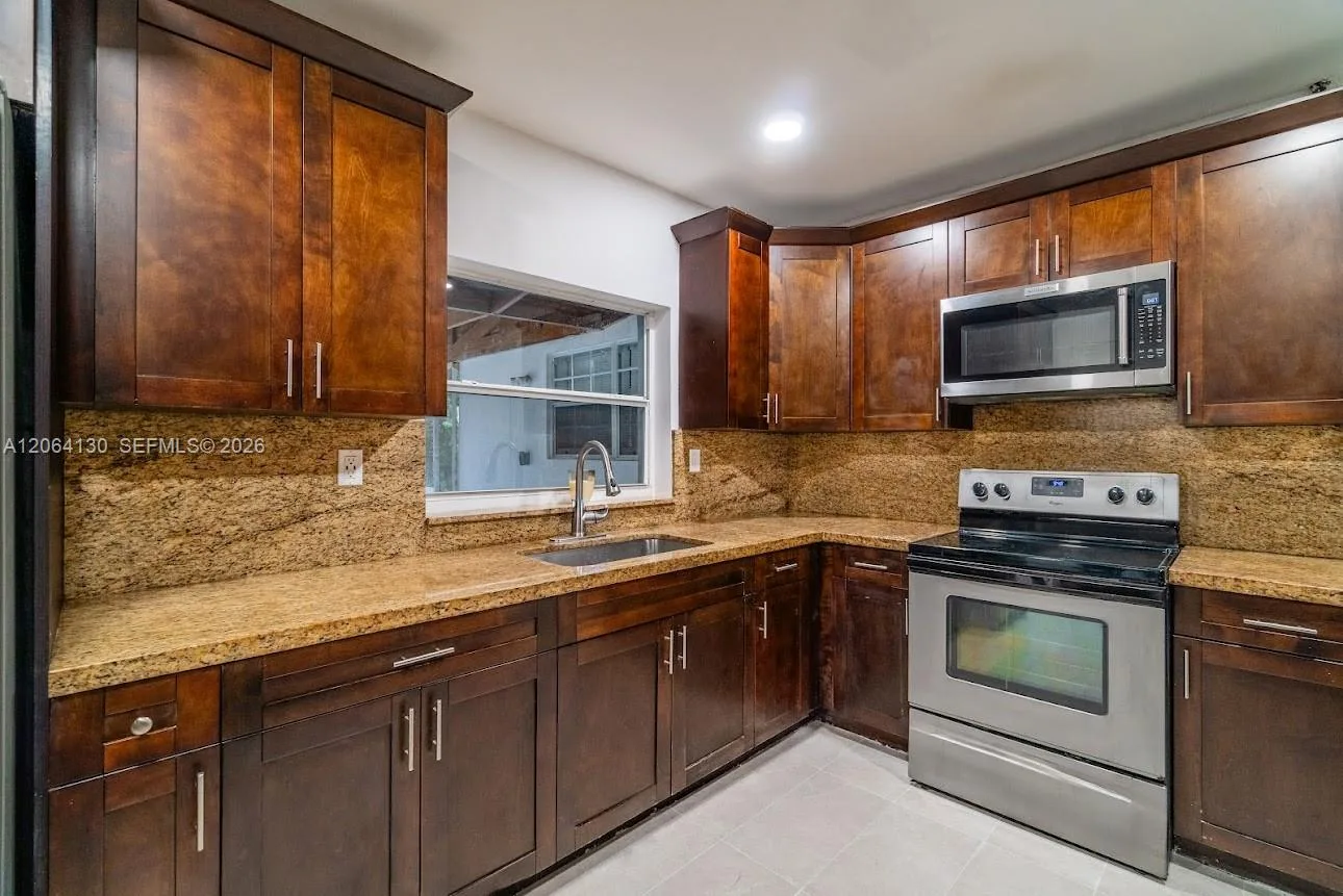 320 NE 160th St, Miami, FL 33162 photo 11