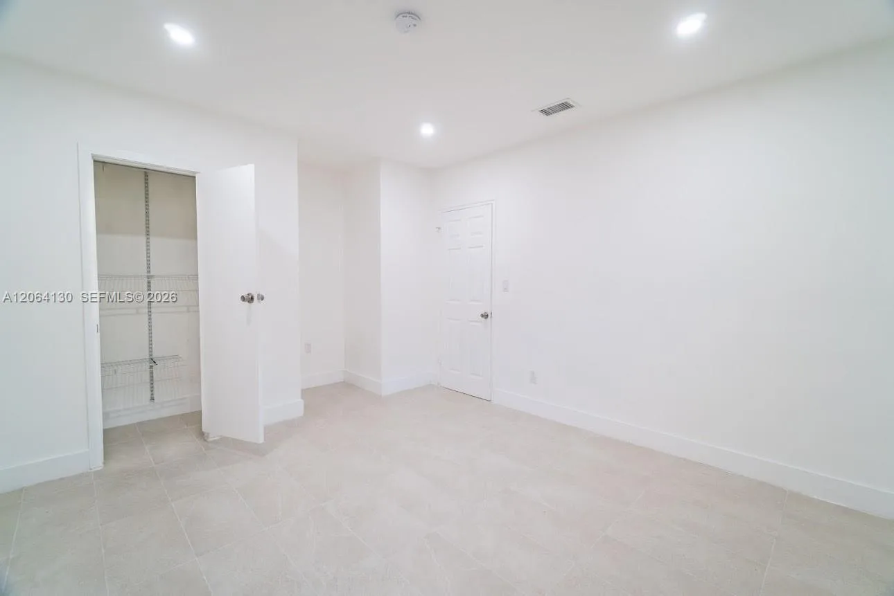 320 NE 160th St, Miami, FL 33162 photo 12