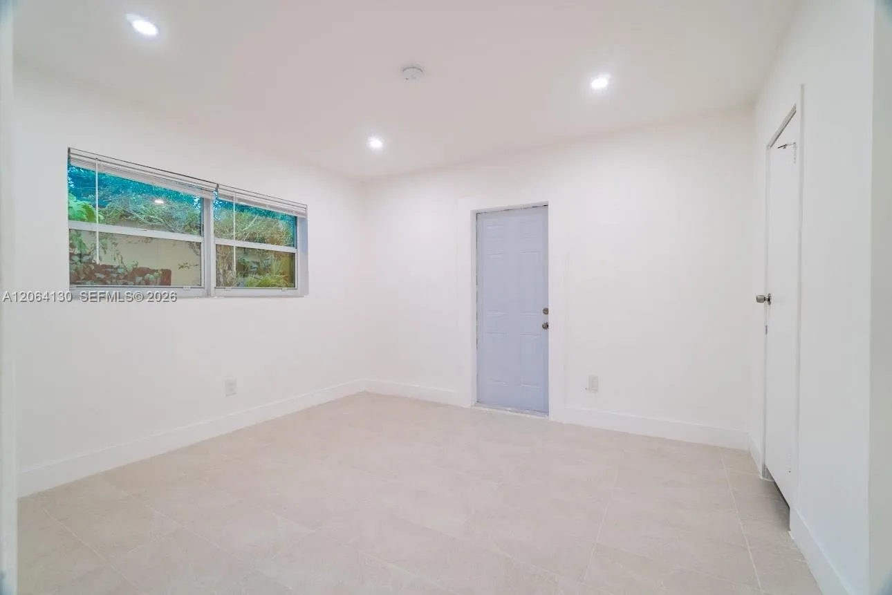 320 NE 160th St, Miami, FL 33162 photo 13