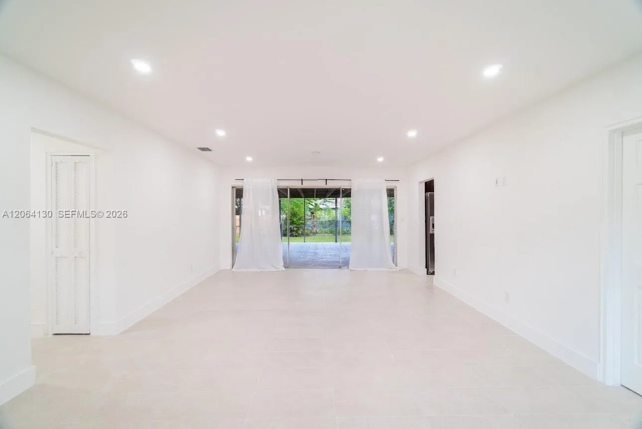 320 NE 160th St, Miami, FL 33162 photo 5