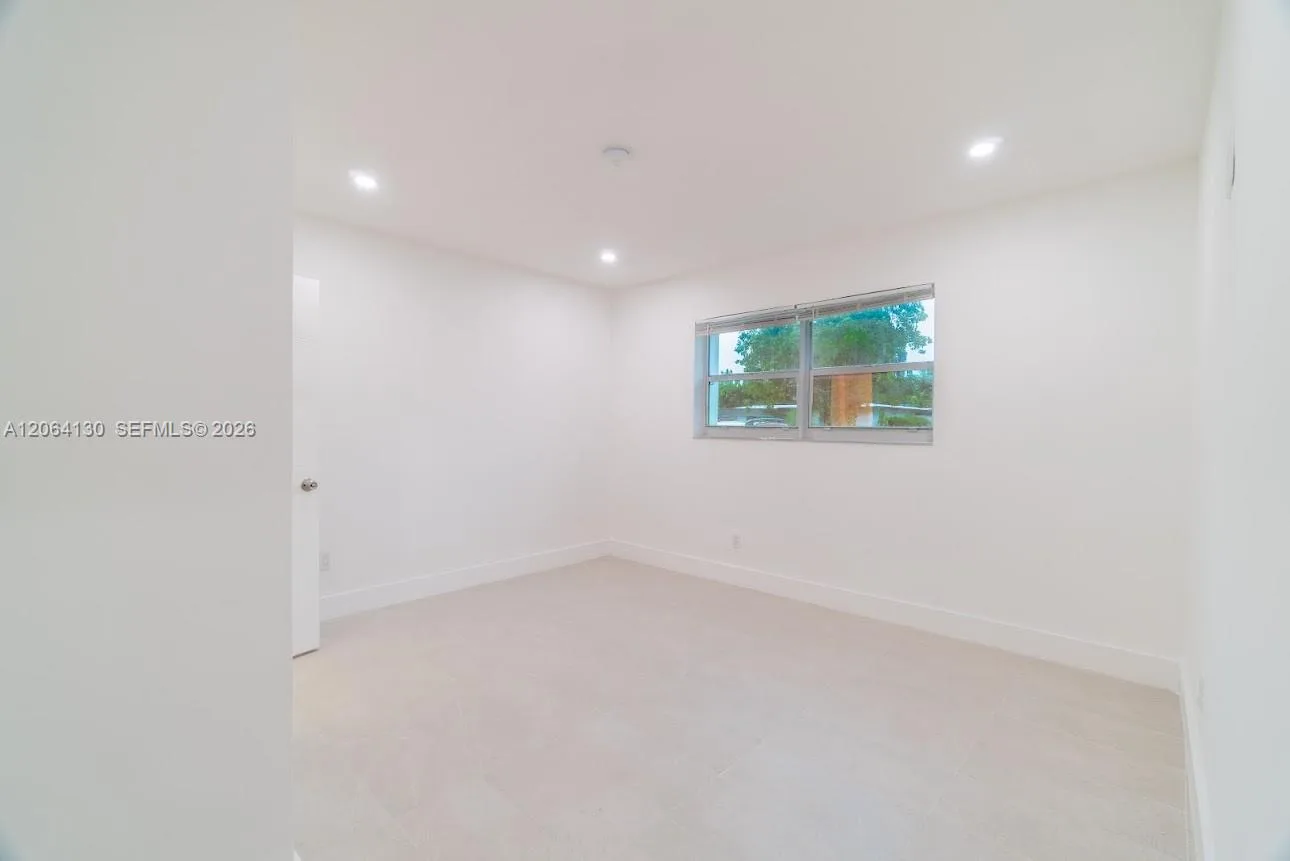 320 NE 160th St, Miami, FL 33162 photo 6