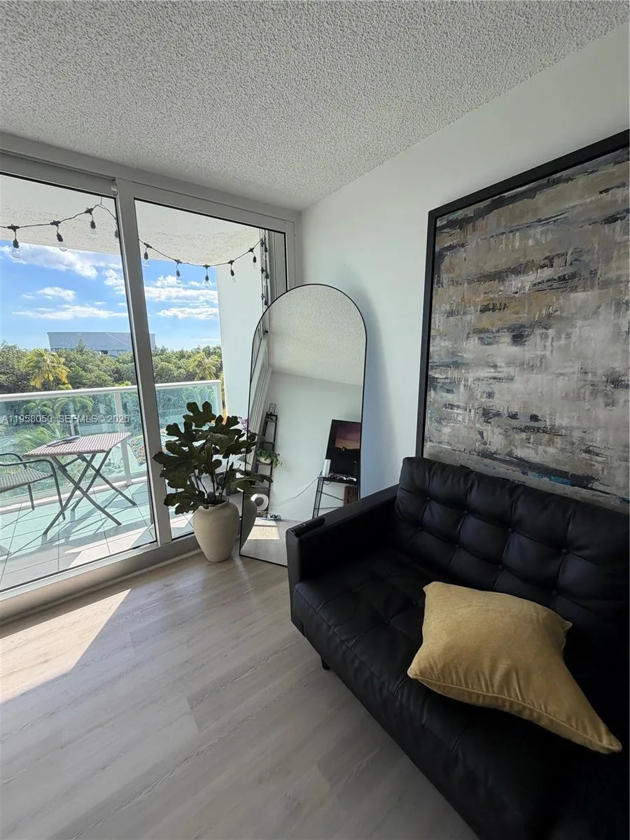100 Bayview Dr # 425, Sunny Isles Beach, FL 33160 photo 3