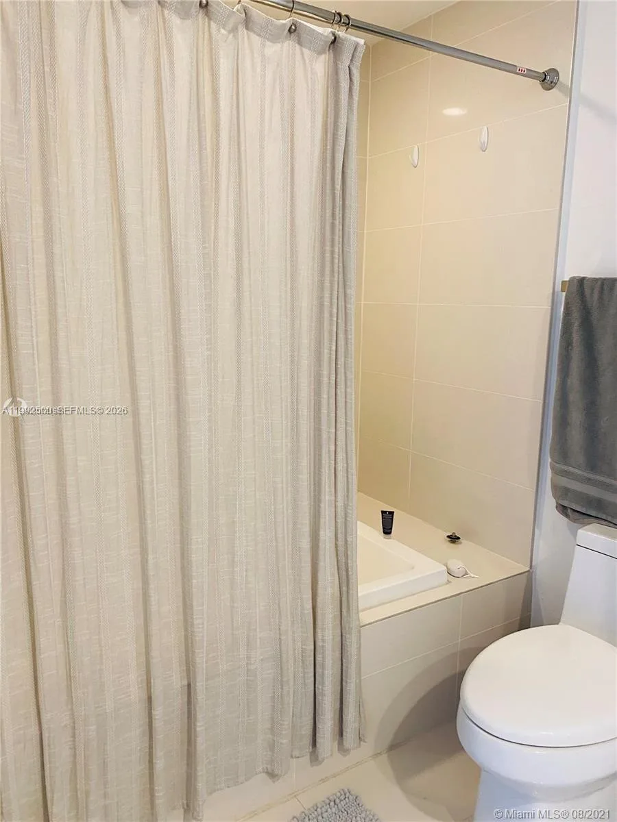 55 SW 9th St # 3709, Miami, FL 33130 photo 4