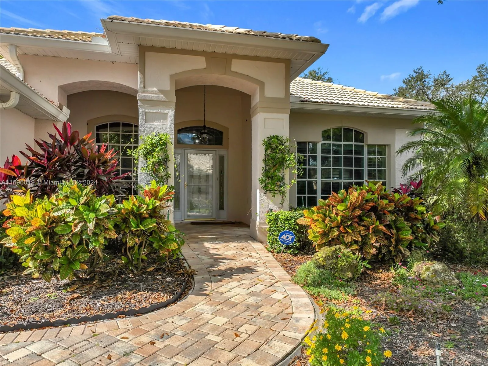 2111 Saint Ives Court, Clermont, FL 34711 photo 2