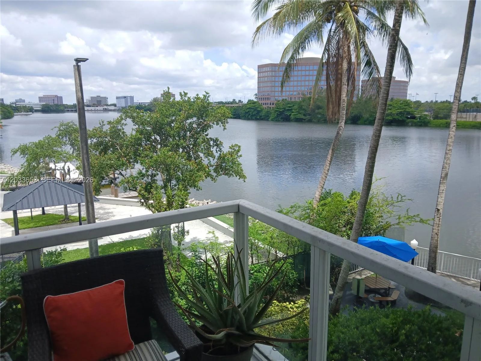 5099 NW 7th St # 303, Miami, FL 33126