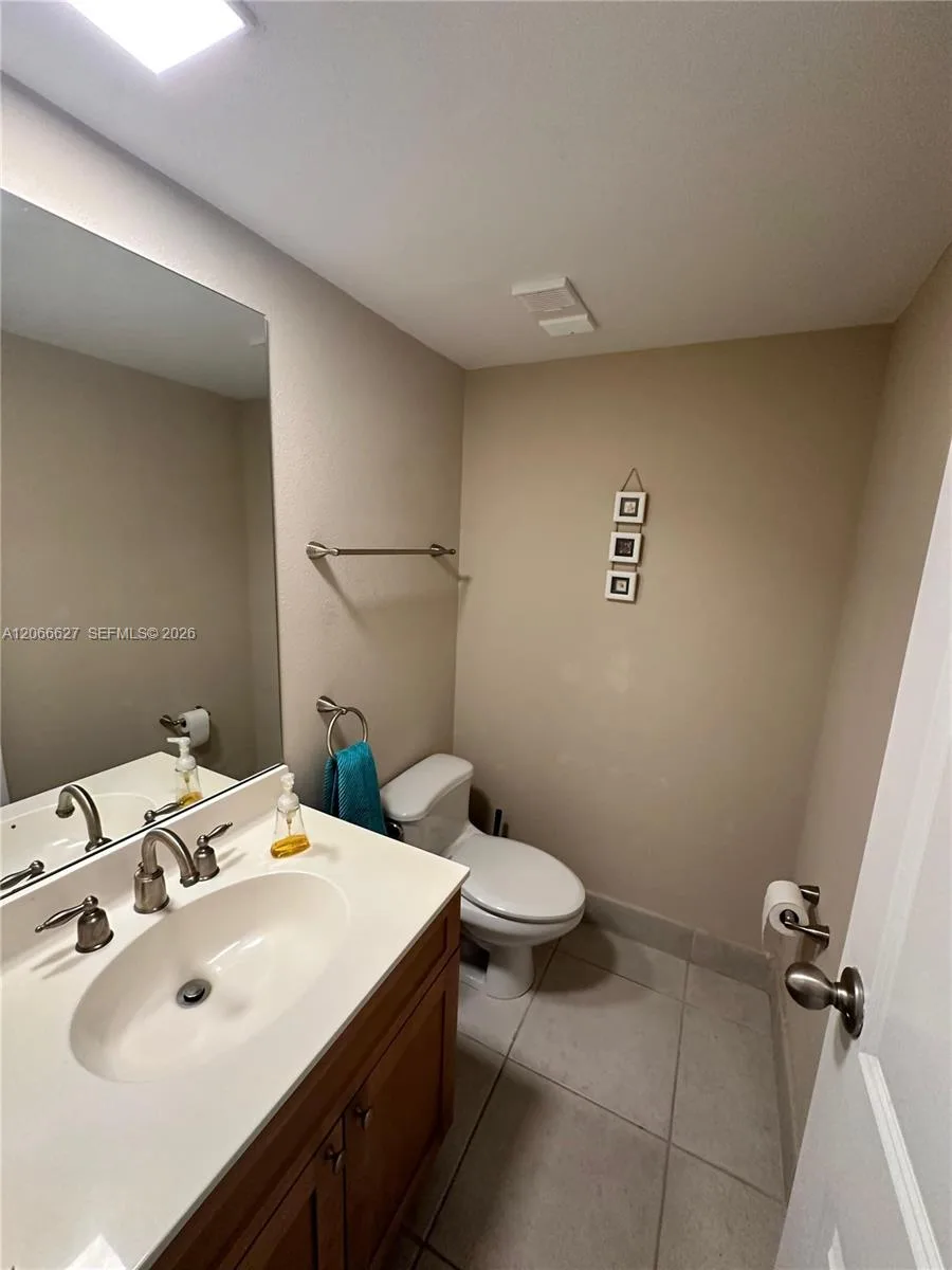 1830 Embassy Dr # 118, West Palm Beach, FL 33401 photo 3