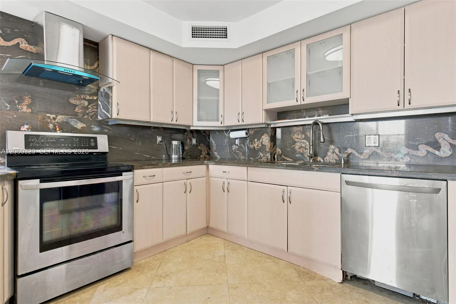 500 Bayview Dr # 2121, Sunny Isles Beach, FL 33160 photo 9