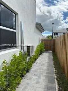 834 SE 26th Rd # Studio, Homestead, FL 33035 photo 2