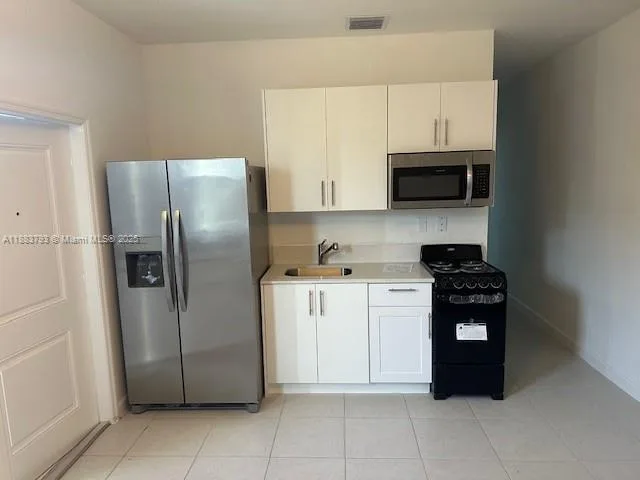 834 SE 26th Rd # Studio, Homestead, FL 33035 photo 4