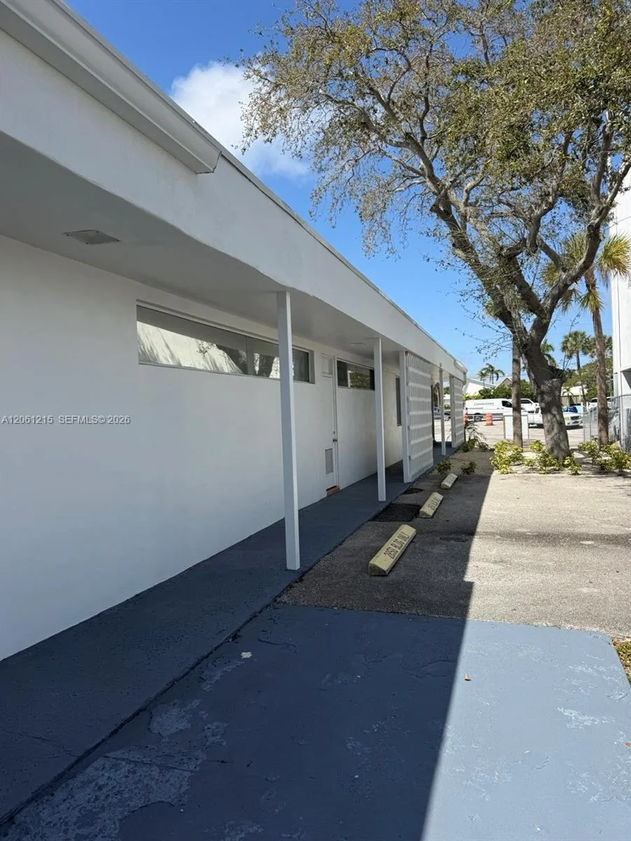 2856 E Oakland Park Blvd, Fort Lauderdale, FL 33306 photo 3