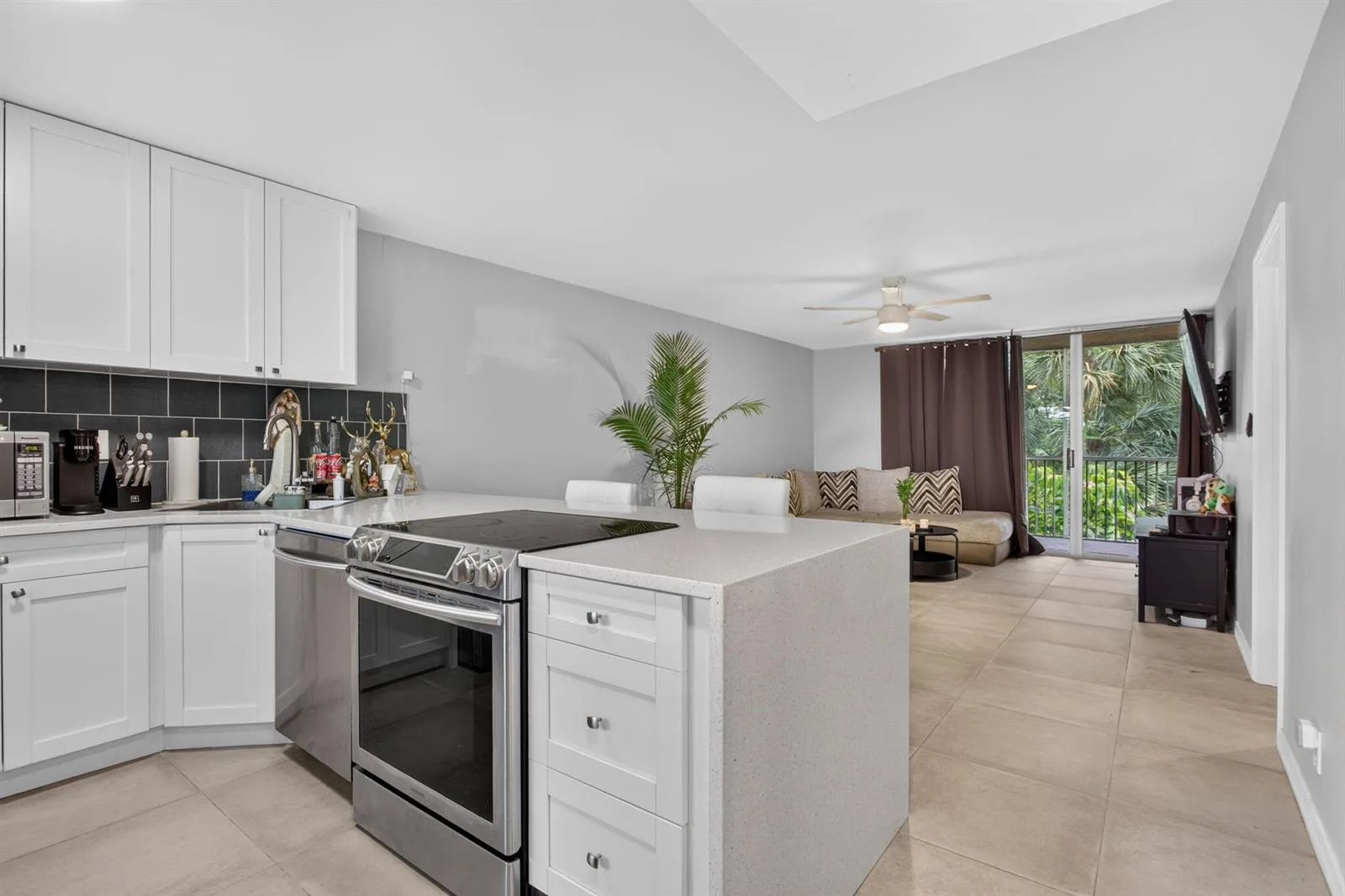 3301 NW 47th Terrace # 308, Lauderdale Lakes, FL 33319