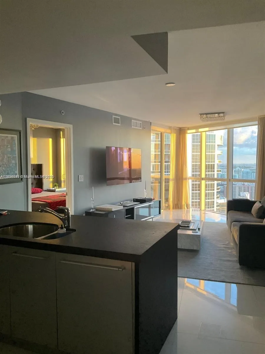 18201 Collins Ave # 5303, Sunny Isles Beach, FL 33160 photo 2