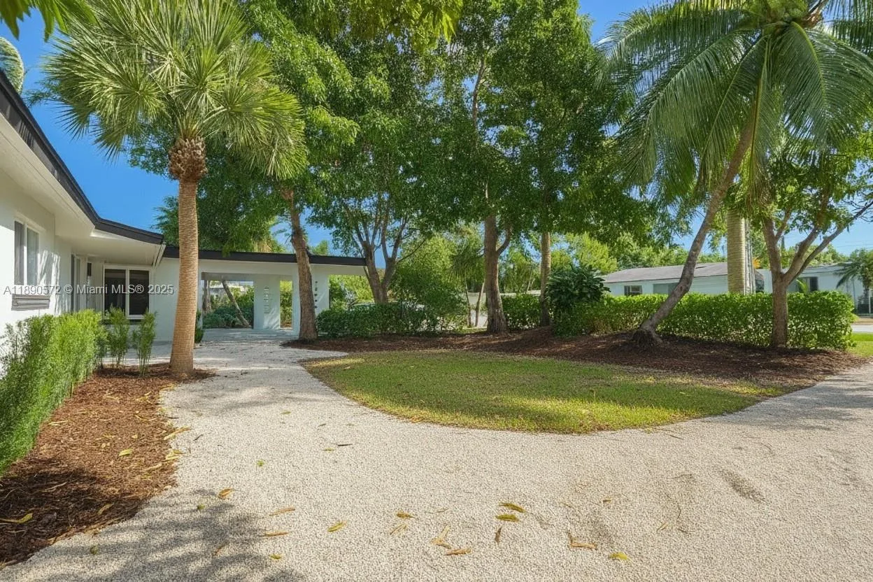 3801 NE 16th Ter, Oakland Park, FL 33334 photo 2