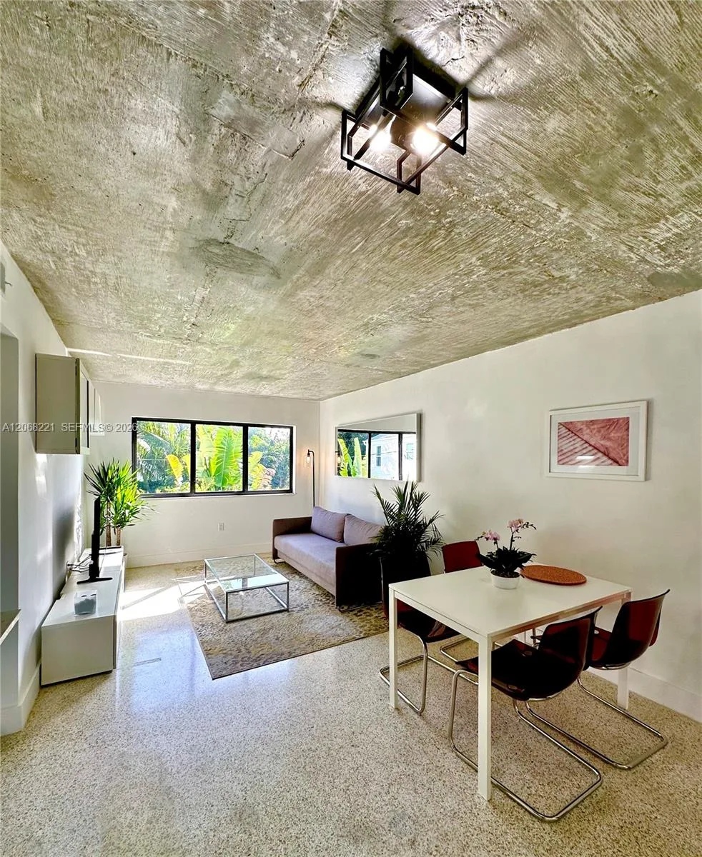 190 NW 69th St # 6, Miami, FL 33150