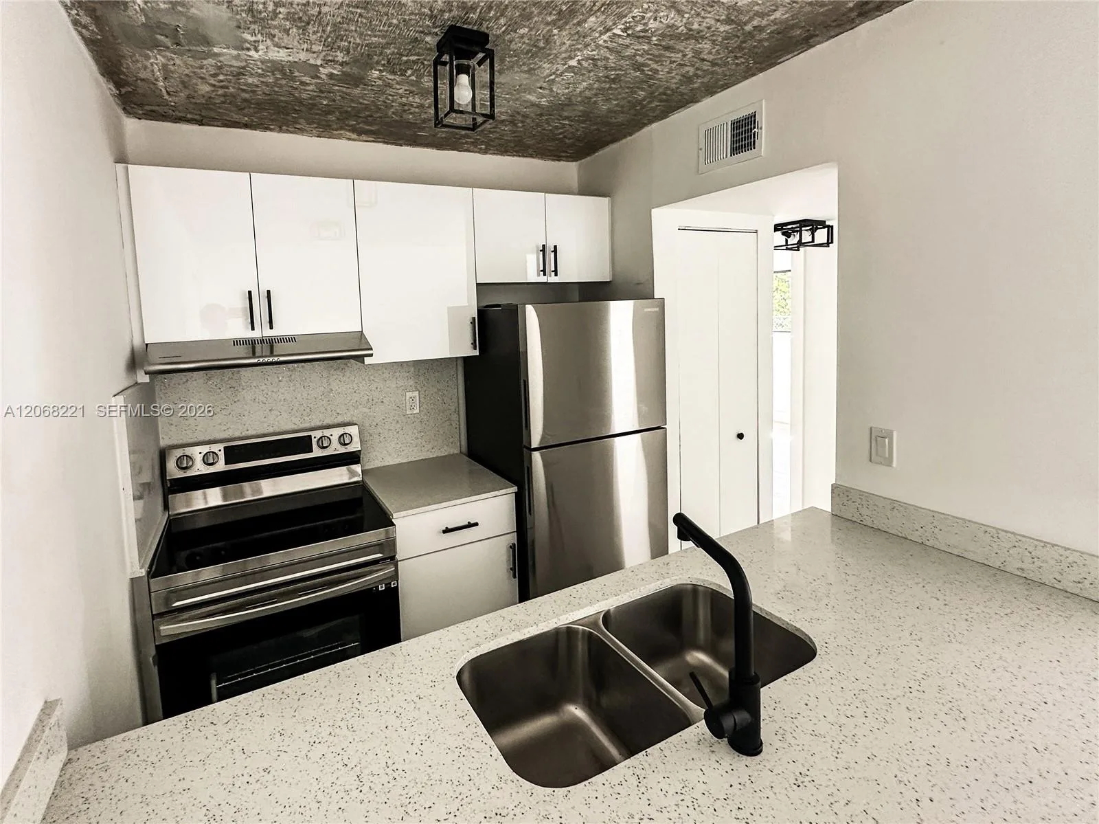 190 NW 69th St # 6, Miami, FL 33150 photo 2