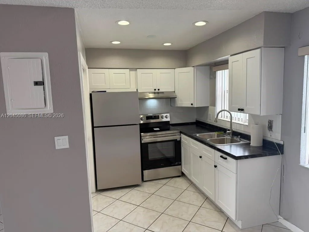 5870 NW 16th Pl # 4, Sunrise, FL 33313