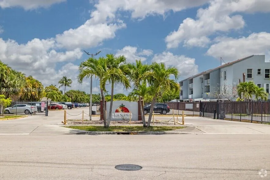 1725 W 60th St # F202, Hialeah, FL 33012