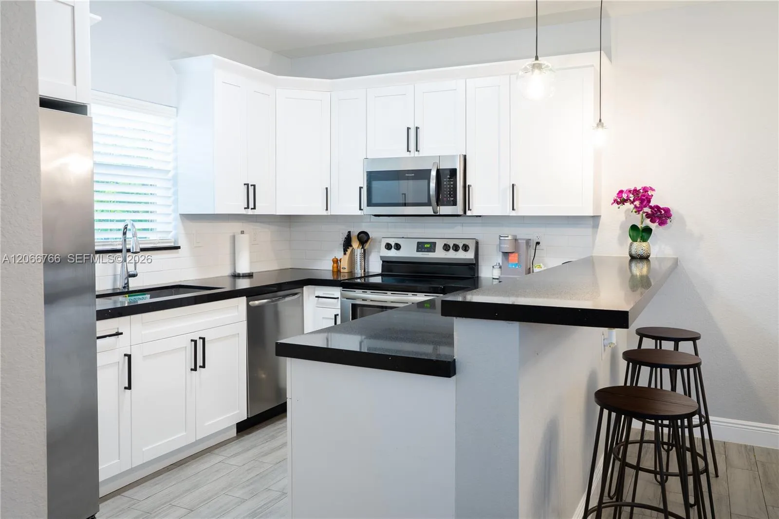 837 NW 14th Way, Fort Lauderdale, FL 33311 photo 2