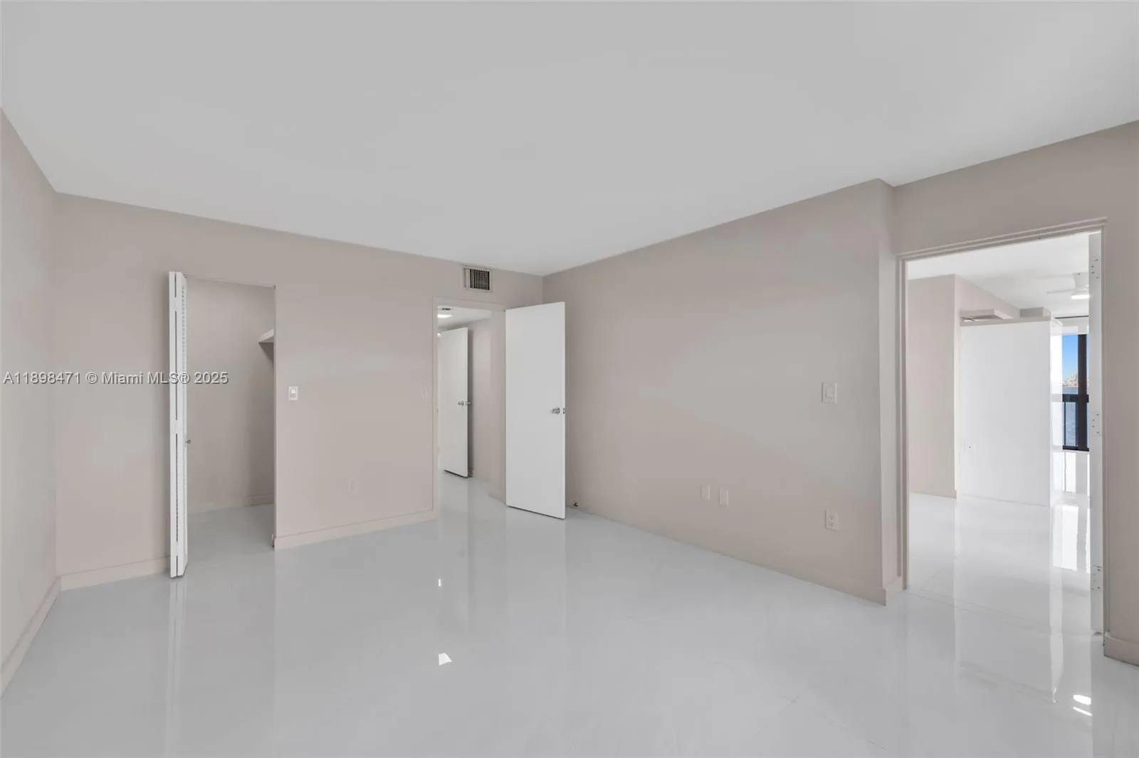 2333 Brickell Ave # 1701, Miami, FL 33129 photo 11