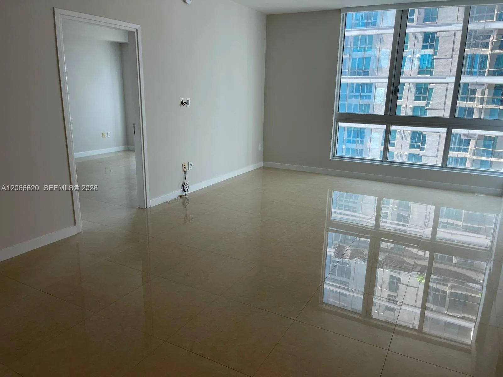 300 S Biscayne Blvd # T-2804, Miami, FL 33131 photo 2