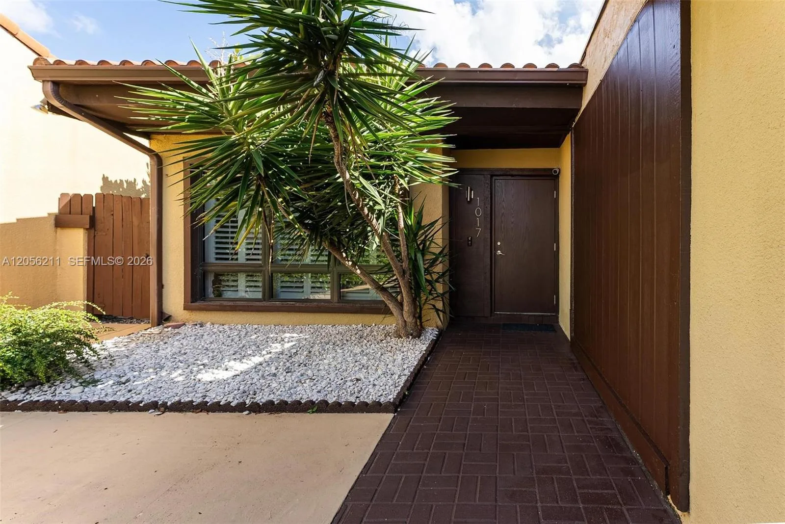 1017 NE 202nd Ln, Miami, FL 33179 photo 3