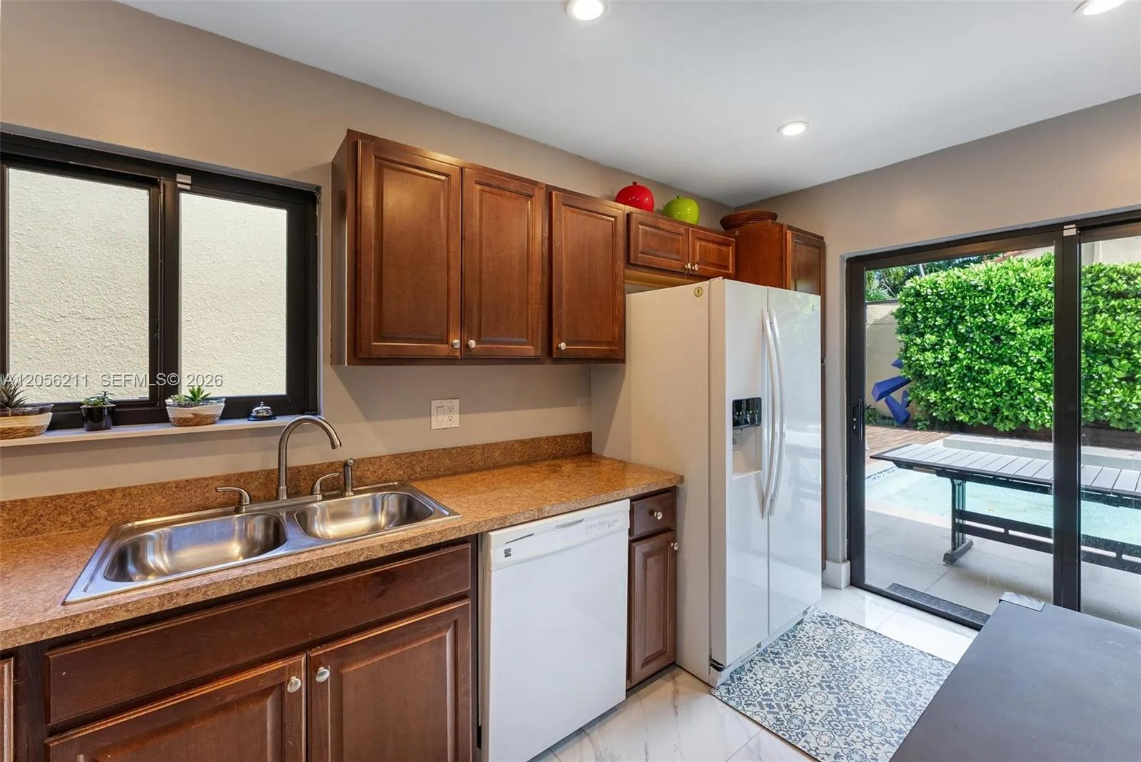 1017 NE 202nd Ln, Miami, FL 33179 photo 8