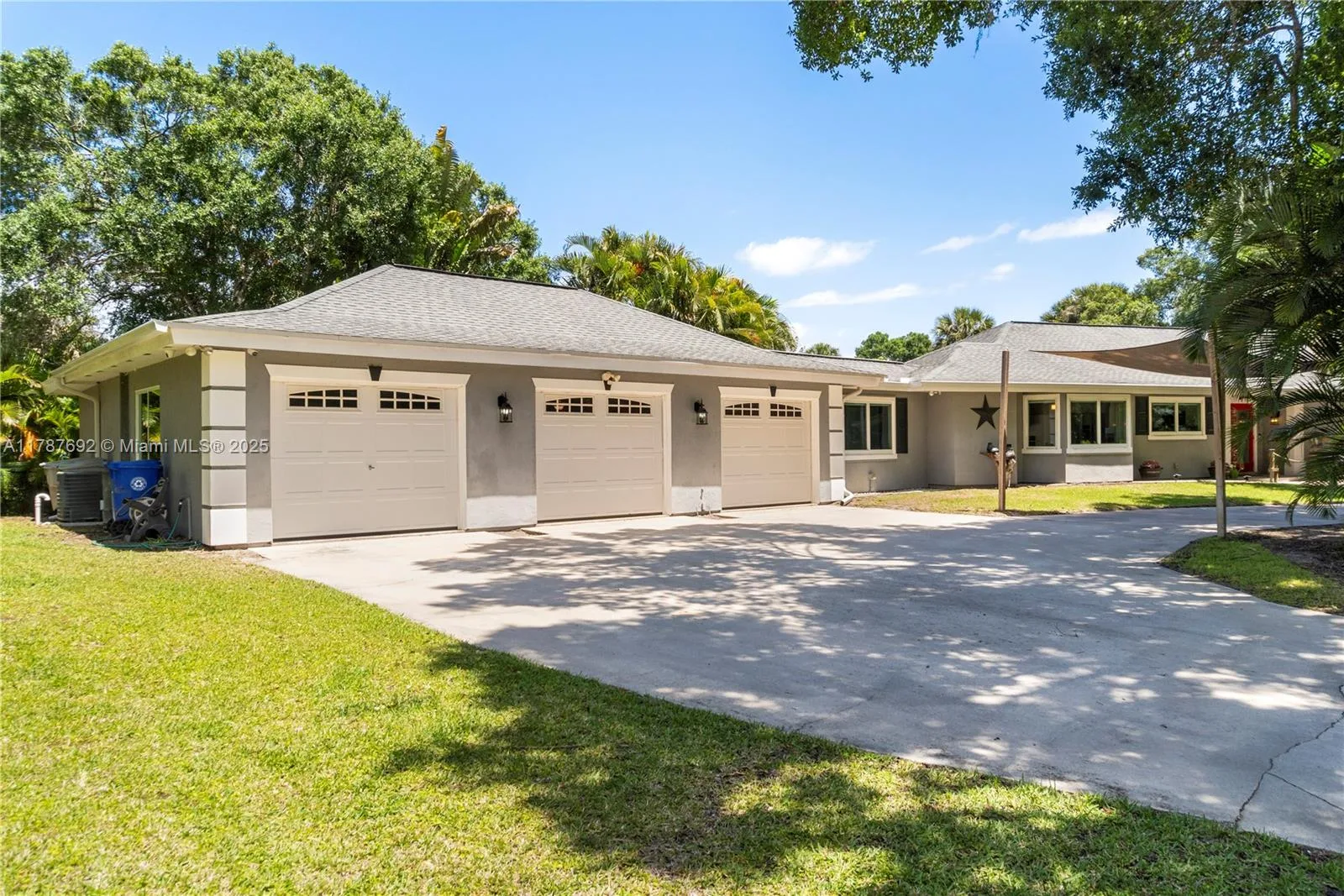 886 44th Ct, Vero Beach, FL 32966 photo 2