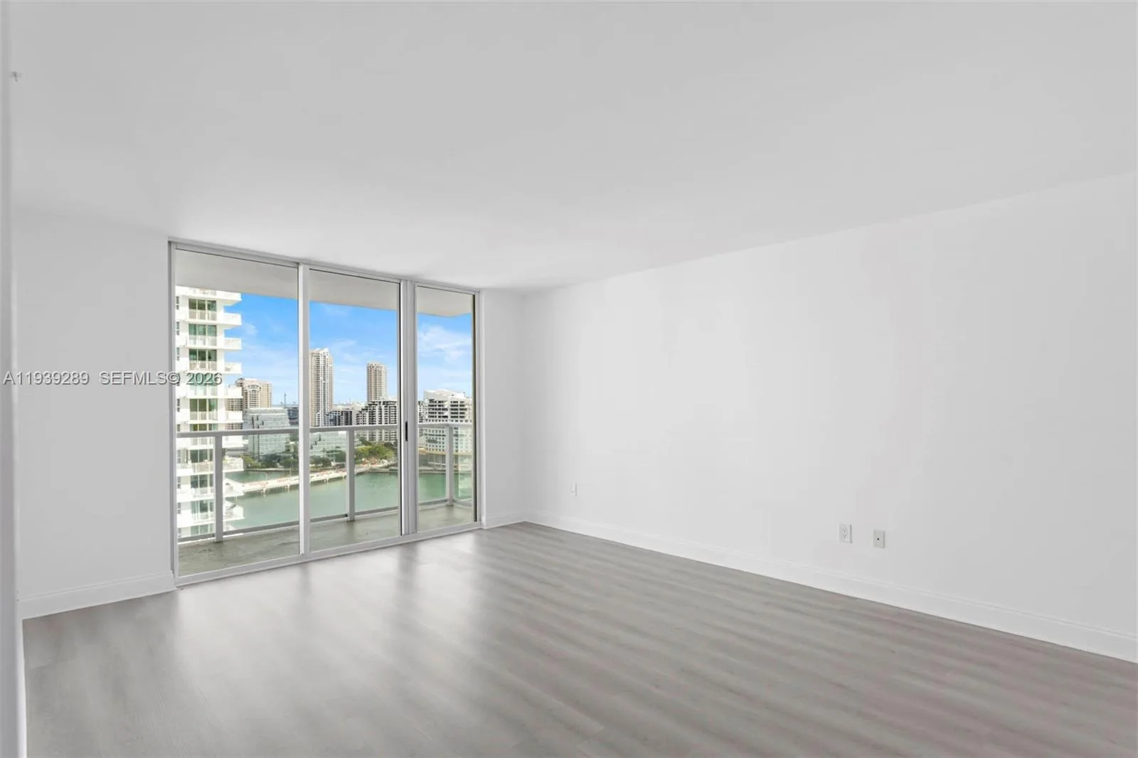1155 Brickell Bay Dr # 2206, Miami, FL 33131 photo 8