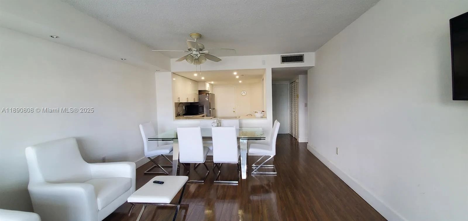 1351 NE Miami Gardens Dr # 202E, Miami, FL 33179 photo 2