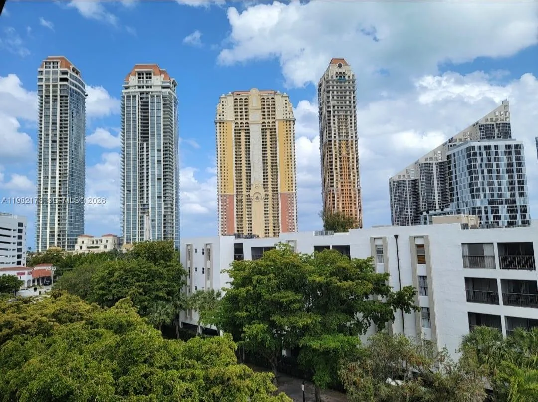 200 178th Dr # 605, Sunny Isles Beach, FL 33160 photo 2