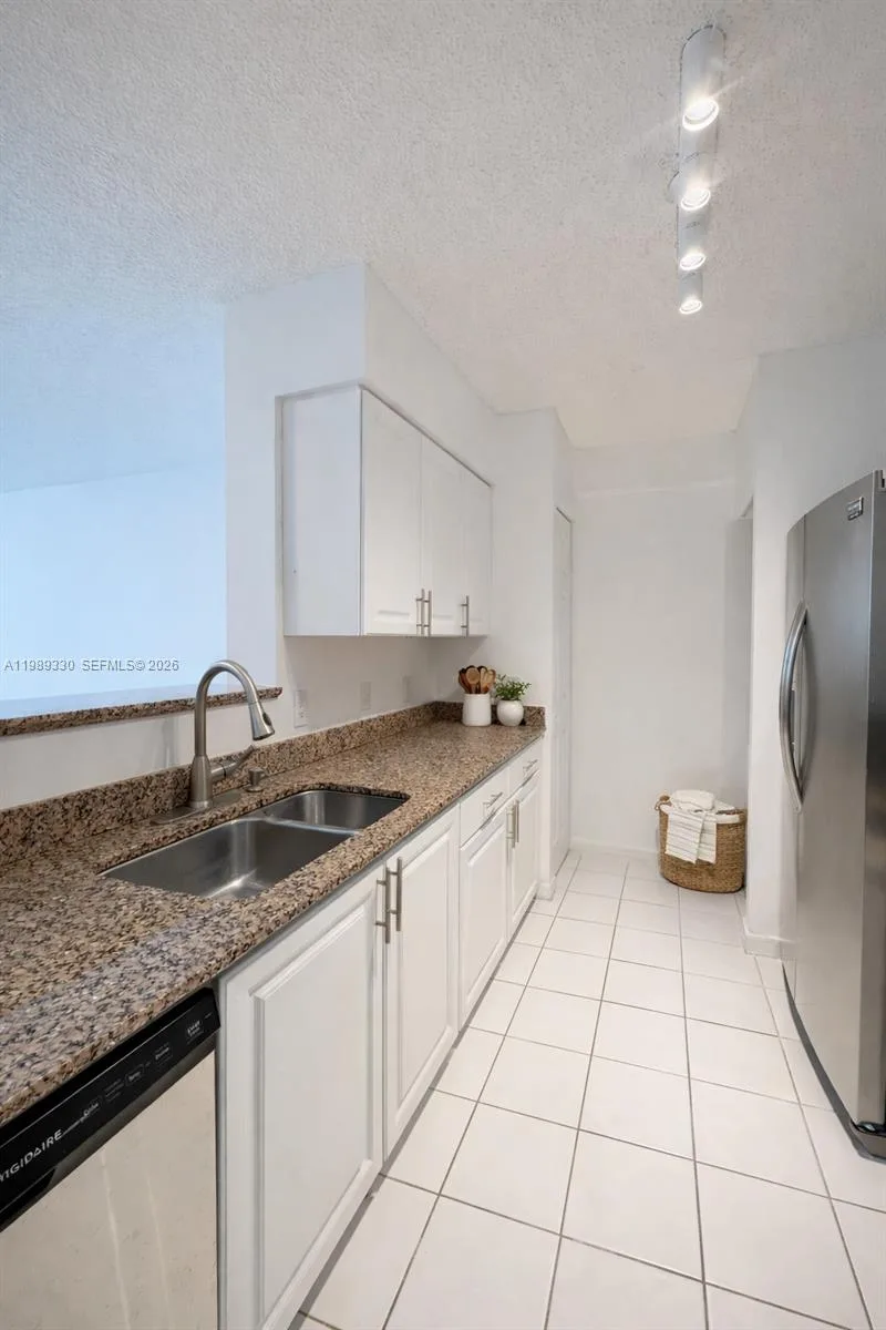 1155 Brickell Bay Dr # 1705, Miami, FL 33131 photo 11