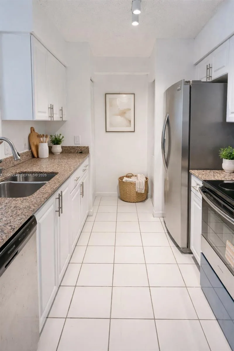 1155 Brickell Bay Dr # 1705, Miami, FL 33131 photo 9