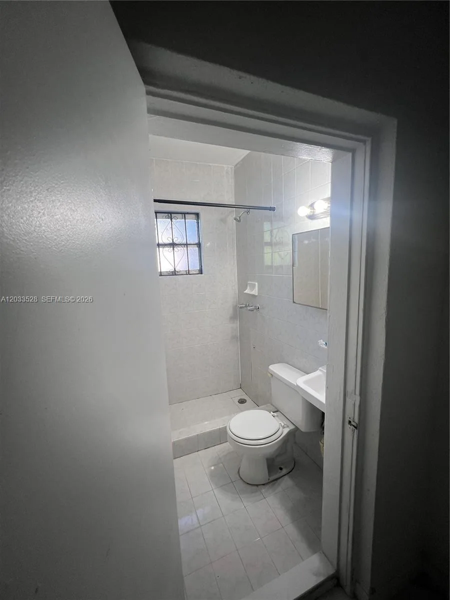 1060 NW 116th St # 4, Miami, FL 33168 — zdjęcie 5