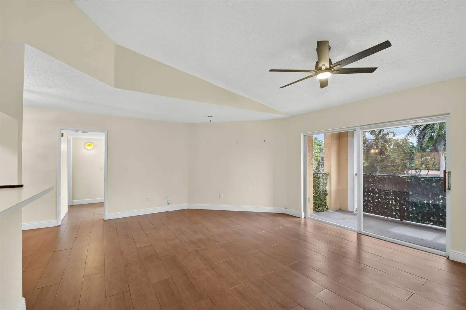 123 Yacht Club Way # 307, Hypoluxo, FL 33462