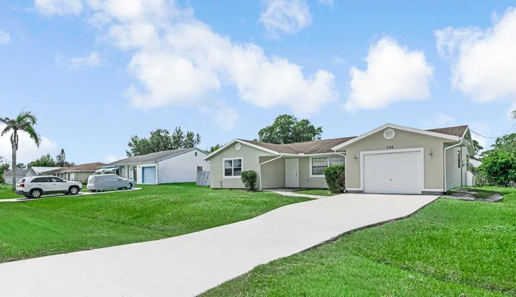 366 SE Lancaster Avenue, Port St. Lucie, FL 34984 photo 2