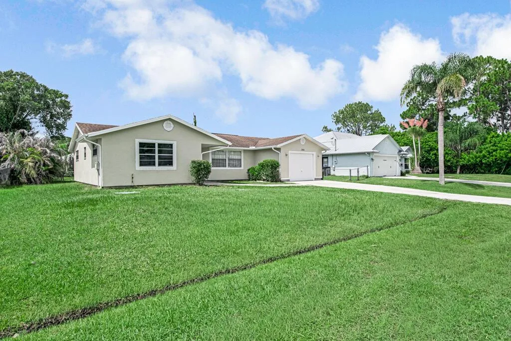 366 SE Lancaster Avenue, Port St. Lucie, FL 34984 photo 3