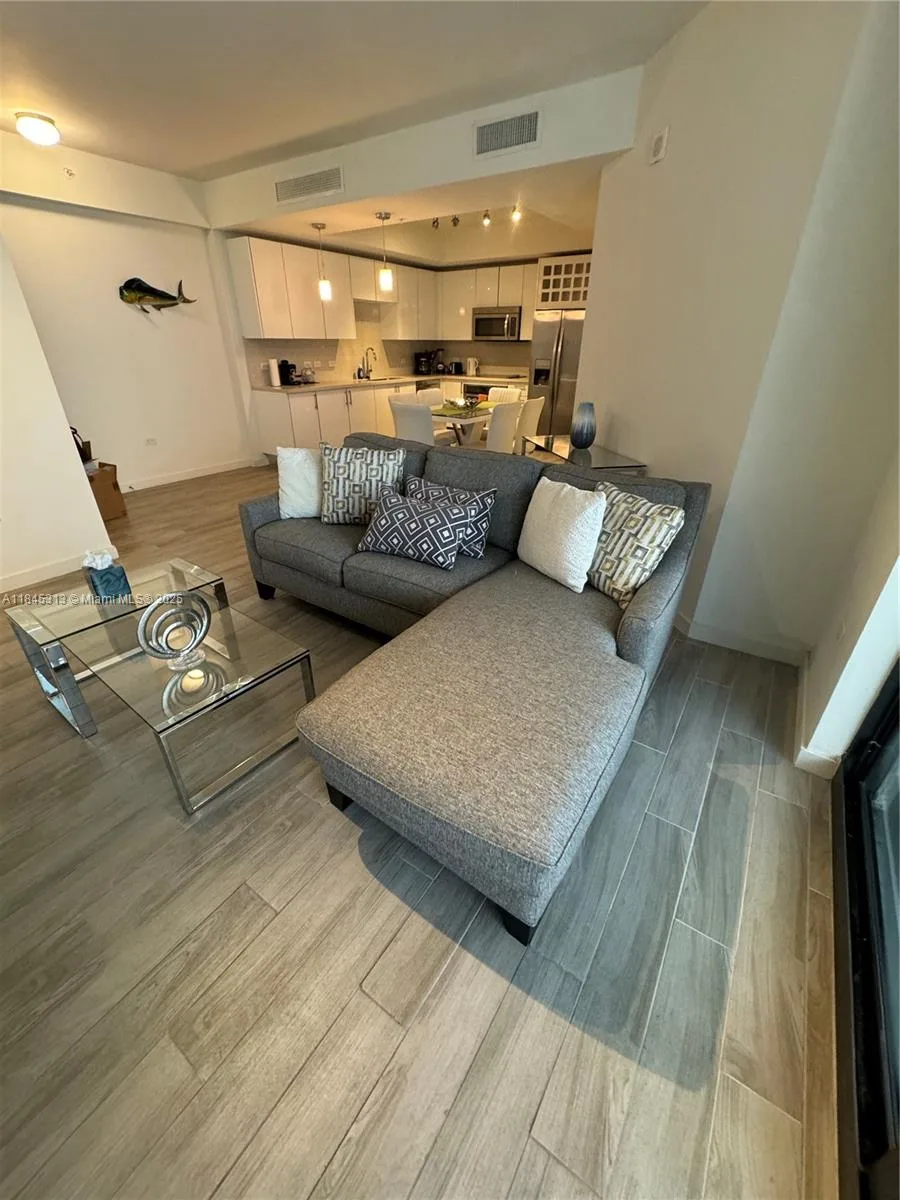 999 SW 1st Ave # 1401, Miami, FL 33130