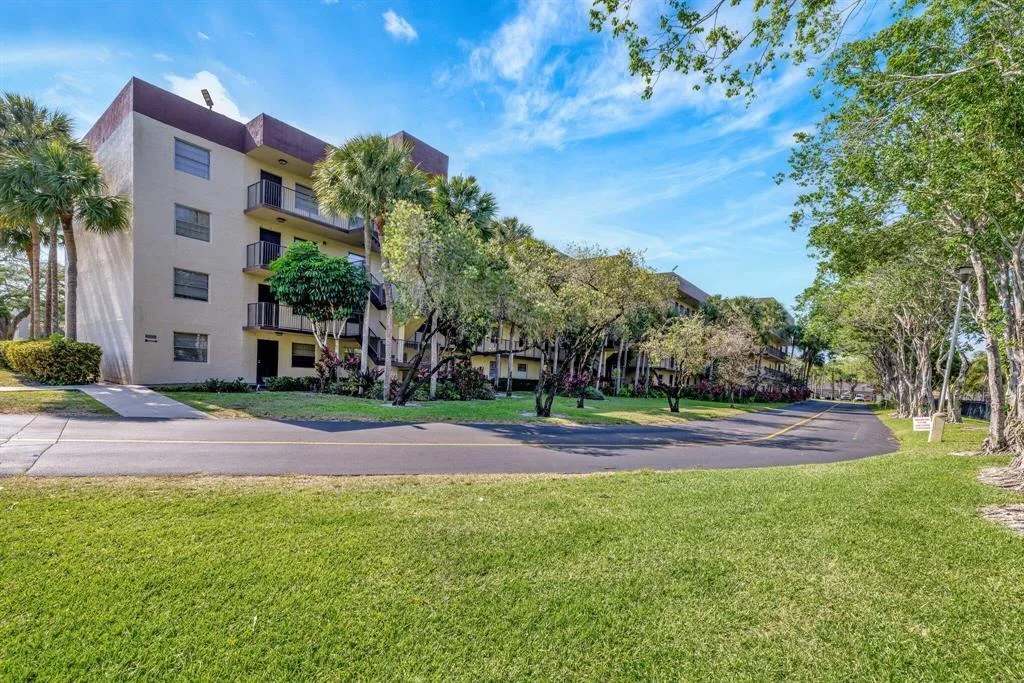 3301 NW 47th Terrace # Unit 403, Lauderdale Lakes, FL 33319