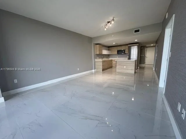 16385 Biscayne Blvd # 1806 +1 parking, North Miami Beach, FL 33160 photo 4
