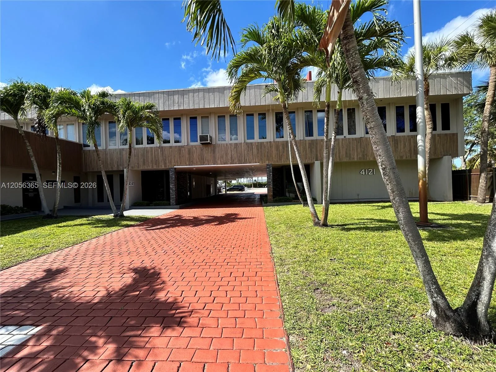 4121 NW 5th St, Plantation, FL 33317