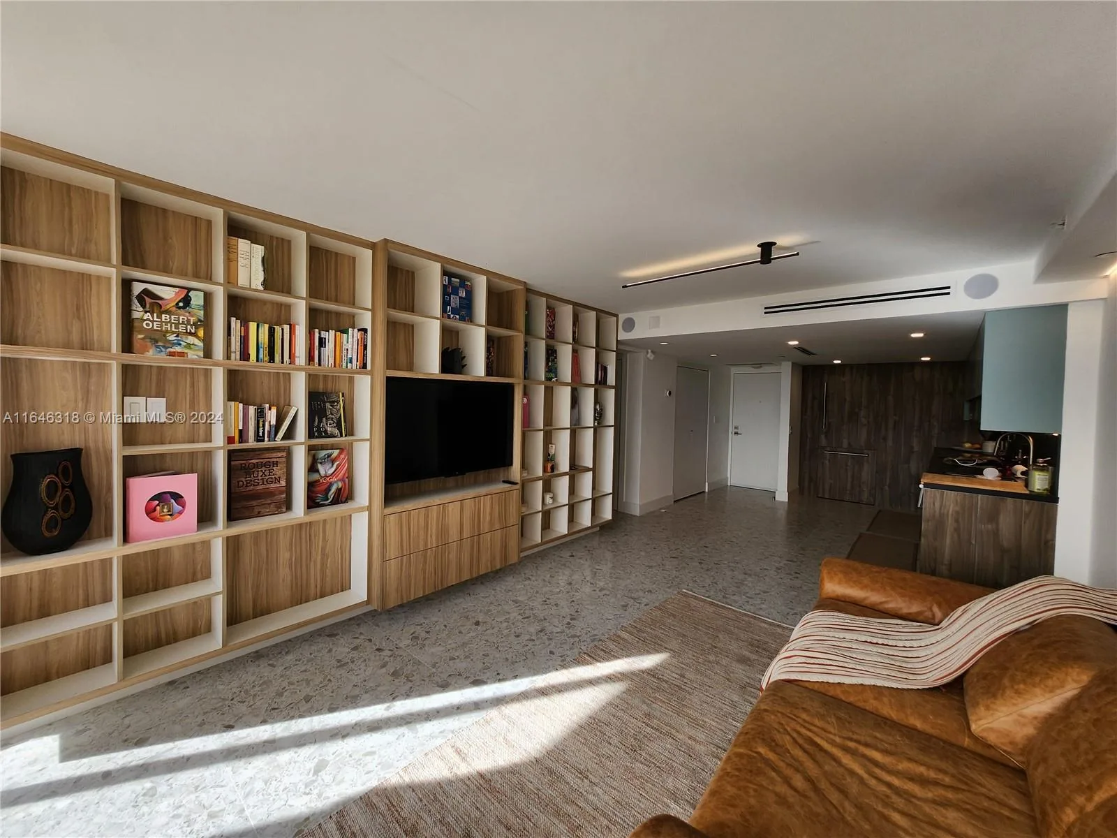 2555 Collins Ave # 306, Miami Beach, FL 33140