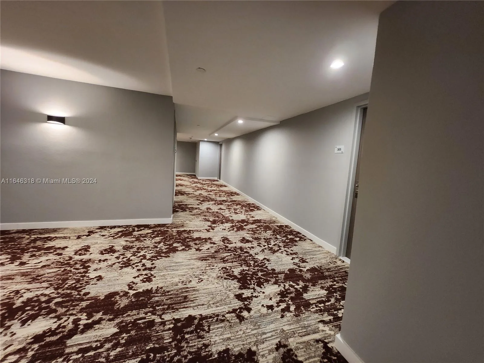 2555 Collins Ave # 306, Miami Beach, FL 33140 photo 2