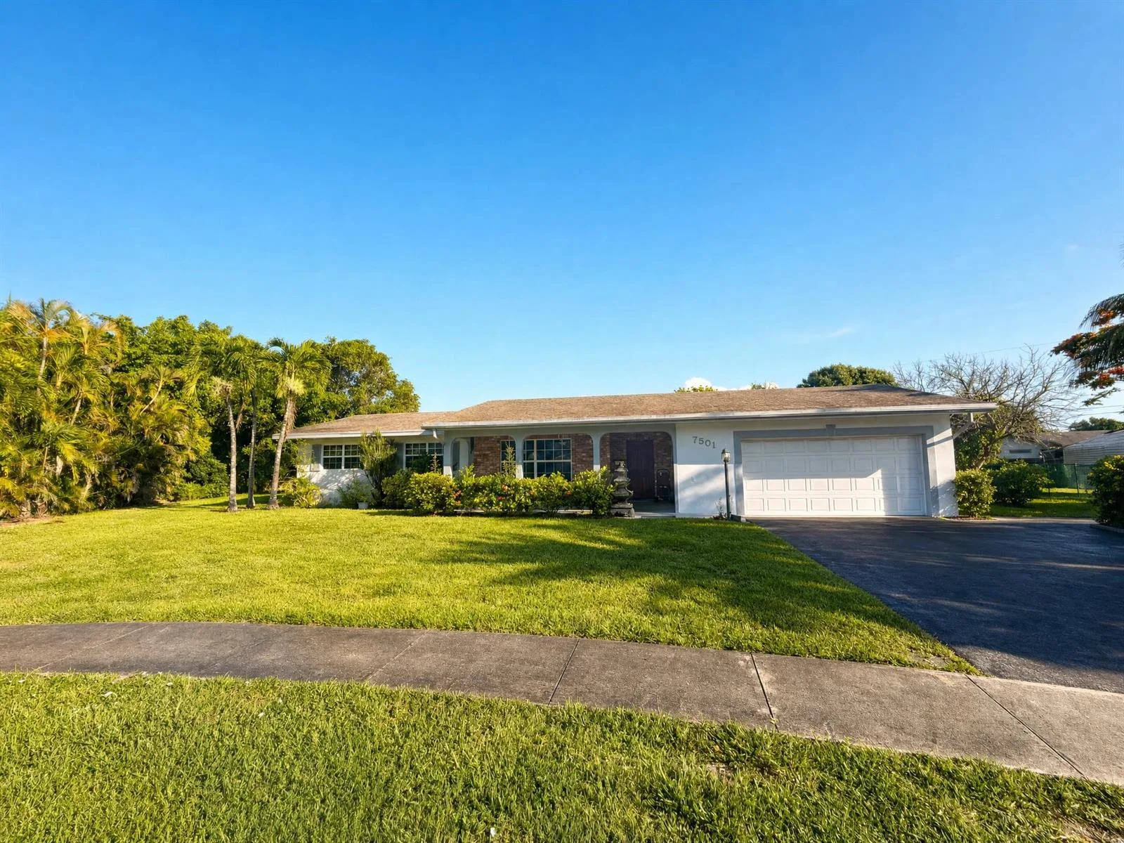 7501 NW 6th Street, Plantation, FL 33317