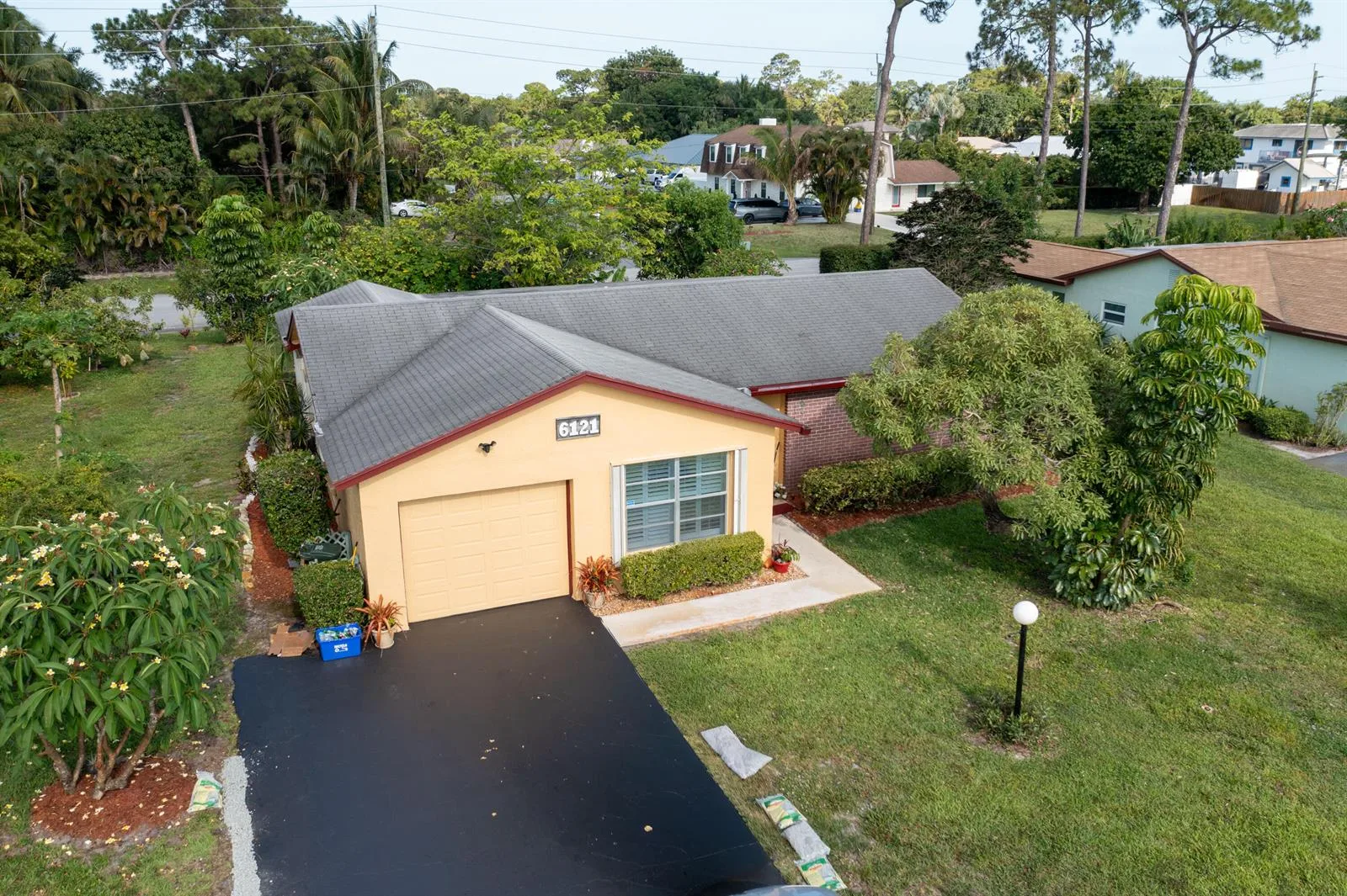6121 Rainbow Circle, FL 33463
