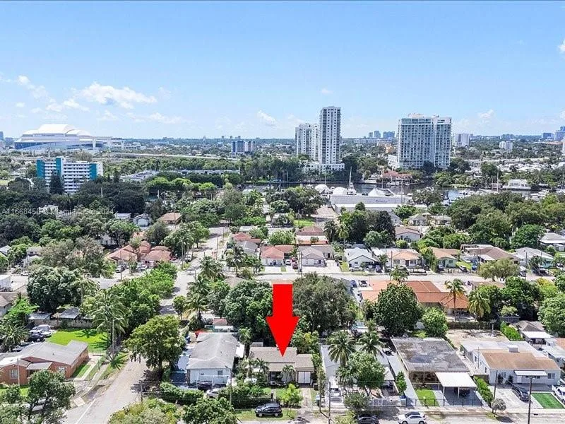 1810 NW 16th Ter, Miami, FL 33125 photo 11
