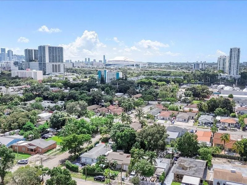 1810 NW 16th Ter, Miami, FL 33125 photo 13