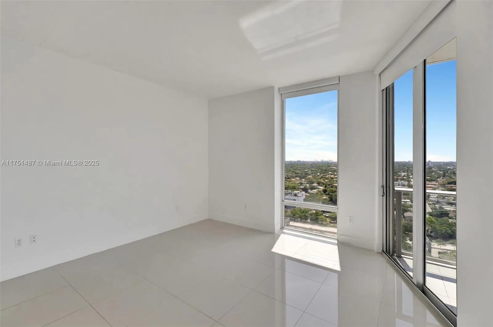 1010 SW 2nd Ave # LPH05, Miami, FL 33130 photo 11