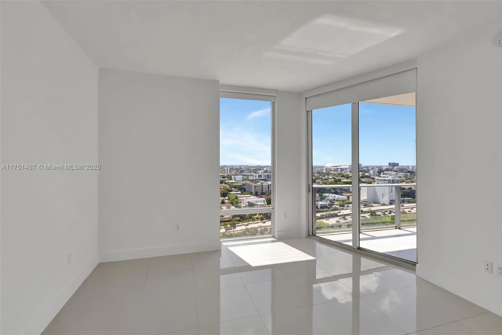 1010 SW 2nd Ave # LPH05, Miami, FL 33130 photo 12