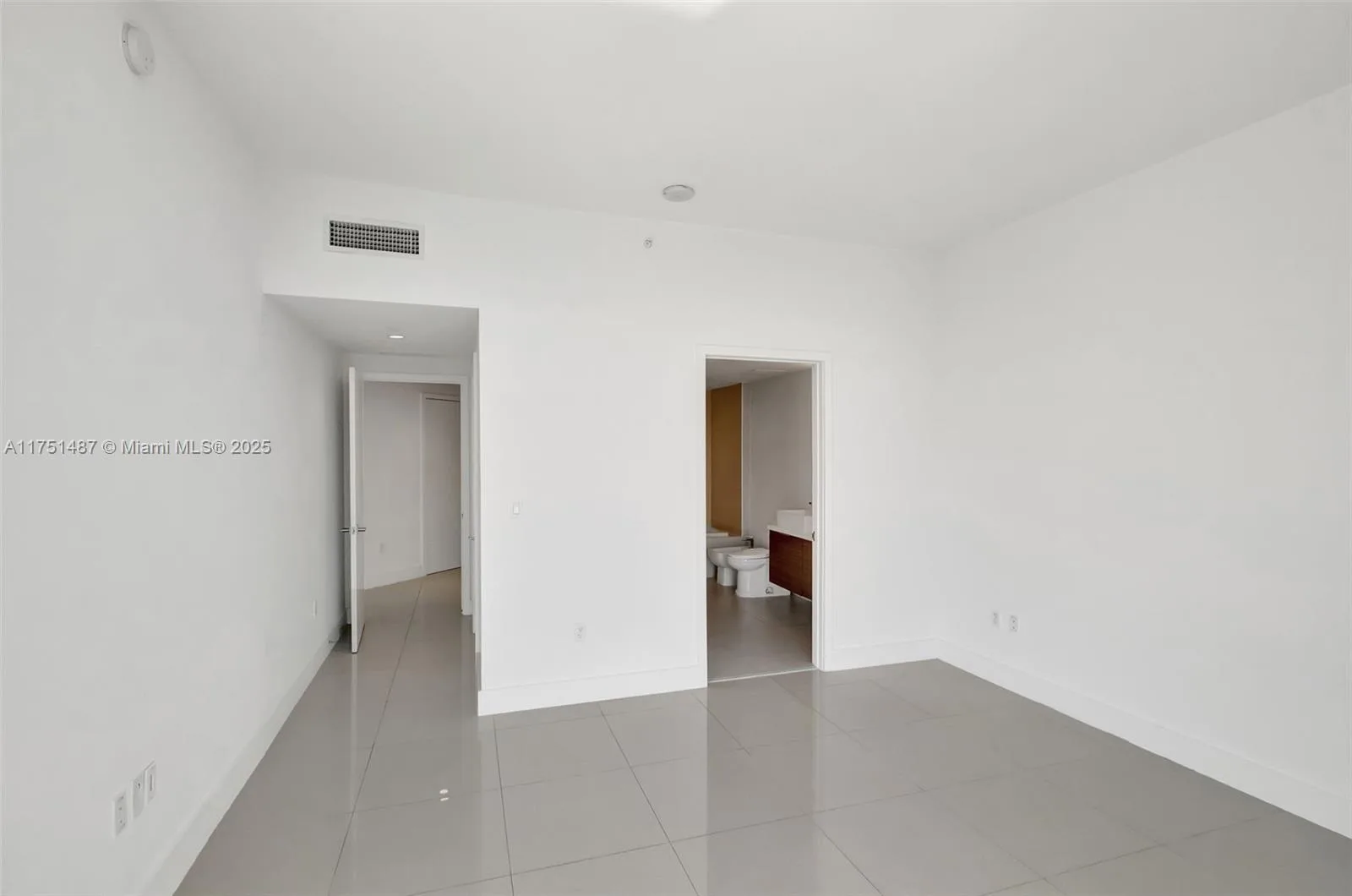 1010 SW 2nd Ave # LPH05, Miami, FL 33130 photo 13