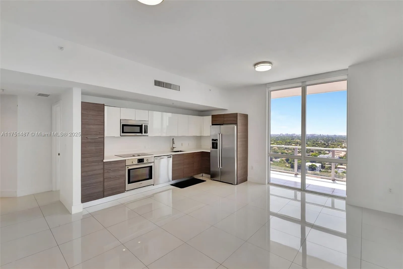 1010 SW 2nd Ave # LPH05, Miami, FL 33130 photo 7